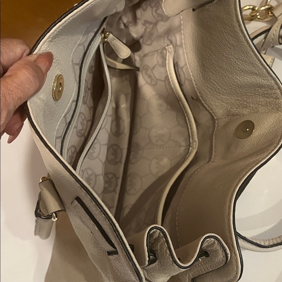 Michael Kors Hamilton Crossbody -Cream - Picture 7 of 9